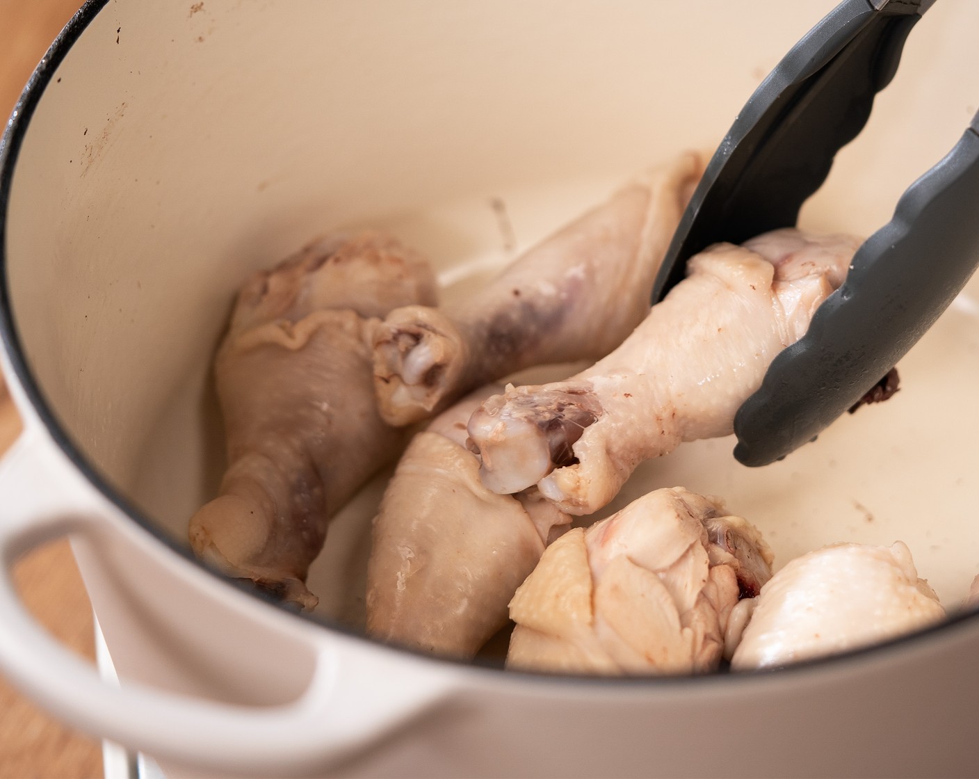 step 4 Use a paper towel to wipe the dutch oven. Bring the chicken back to the dutch oven over the stovetop.