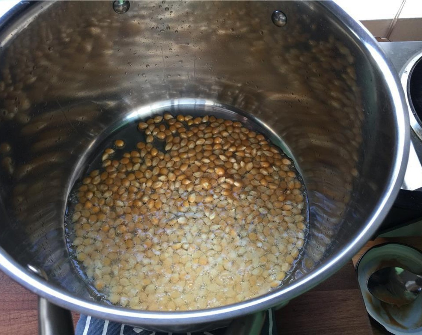 step 2 Count to 30 seconds before adding the remaining Popcorn Kernels (1/2 cup). Carefully toss them around so they are coated in the oil. Cover and place back over medium heat.