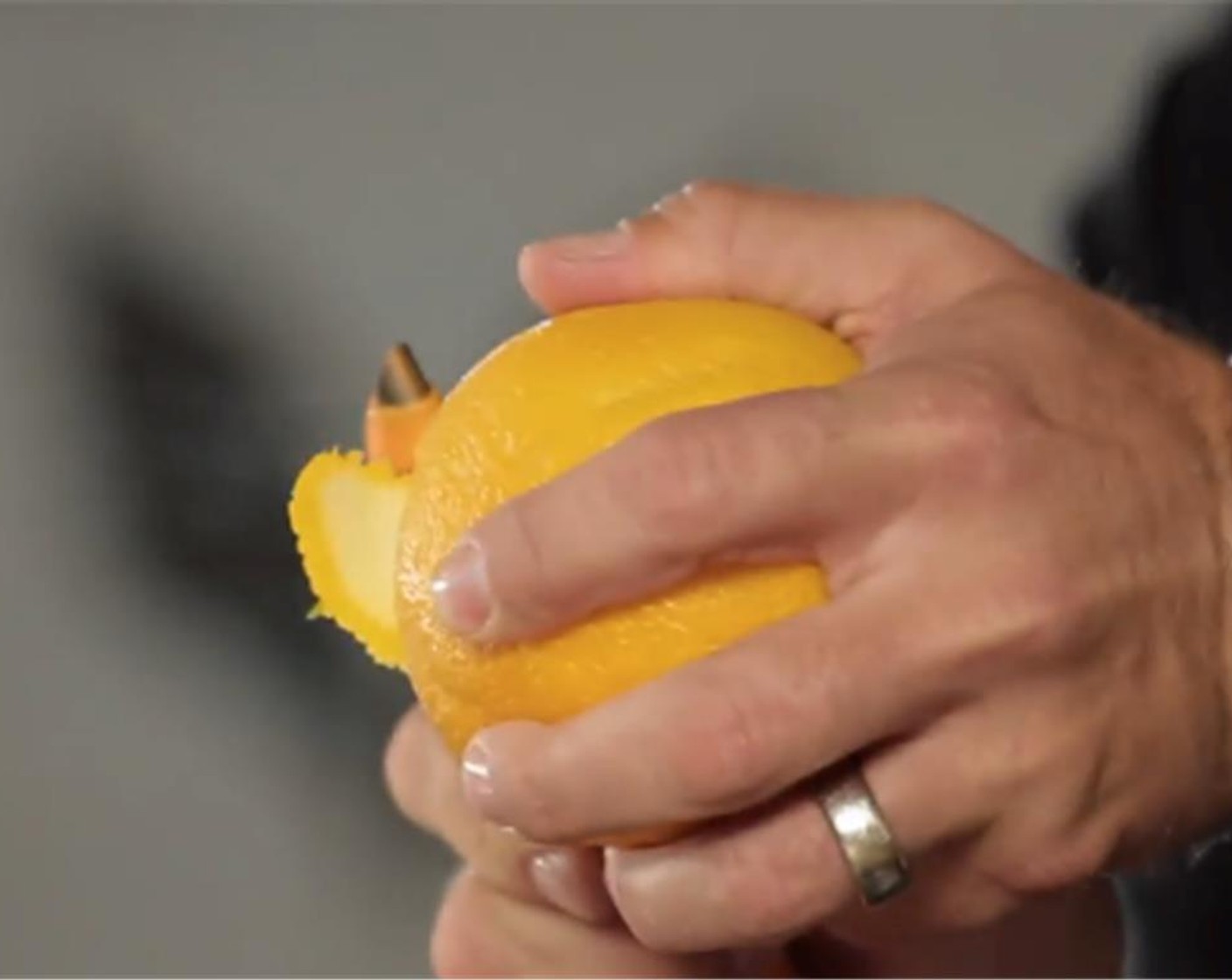 step 3 Garnish with the peel of an Orange (1).