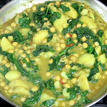 Curry Chickpeas with Potato & Spinach Recipe | SideChef